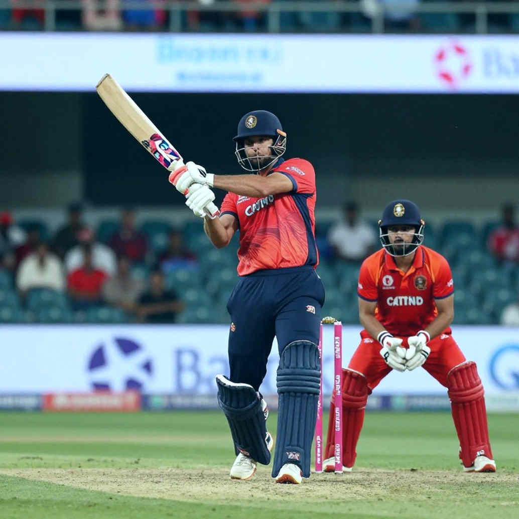 রাত ১১:৪০-এ থেমে যাওয়া ফোন: বিপিএল উইন্ডোর ডিল শিট আর হোটেল লবির ব্যবধান