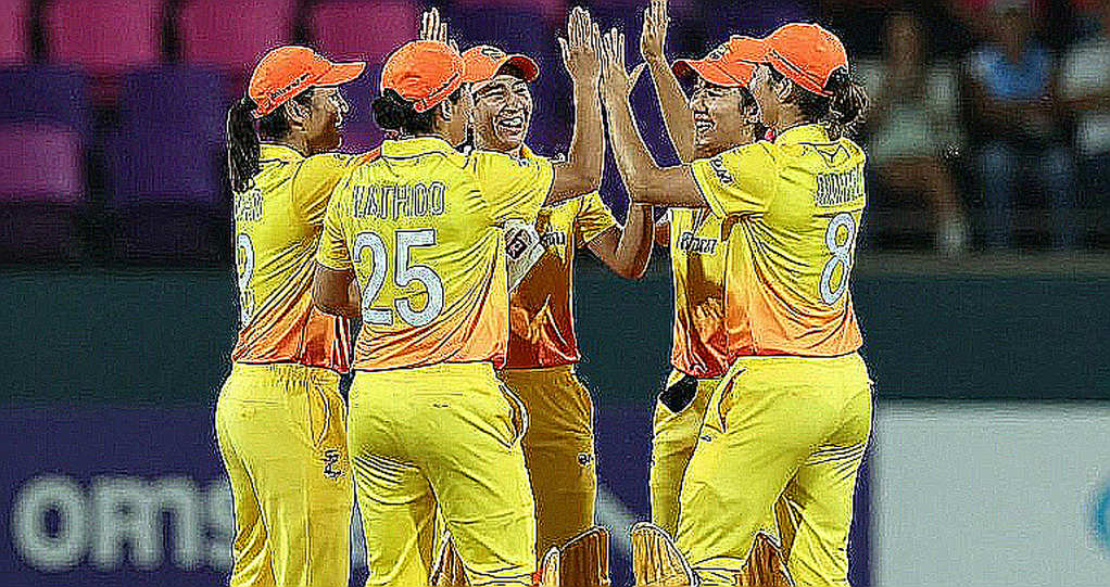 ৩.৪ কোটি বনাম ২৭ কোটি: মহিলা ক্রিকেটের খাতায় যে সারিটা এখনো ফাঁকা
