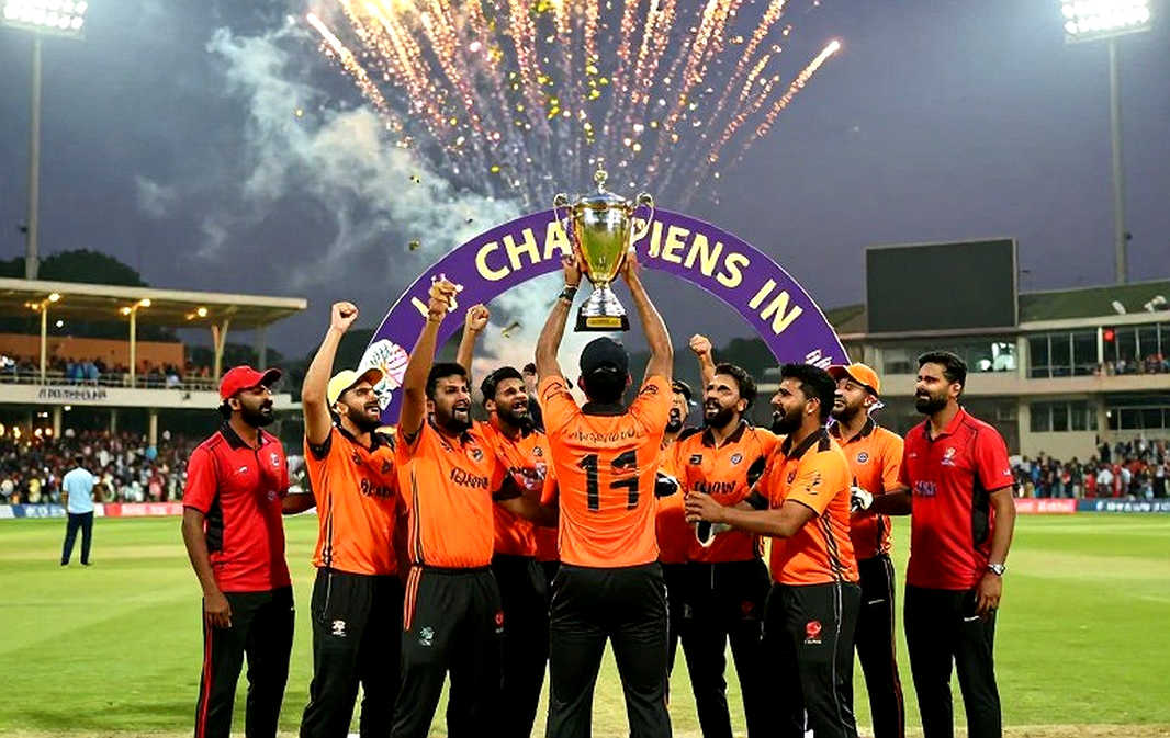 আইপিএলের ২৭ কোটি টাকার লেজার: এশিয়ার ফ্র্যাঞ্চাইজি ক্রিকেটে চুক্তির ঘড়ি আসলে কে চালায়